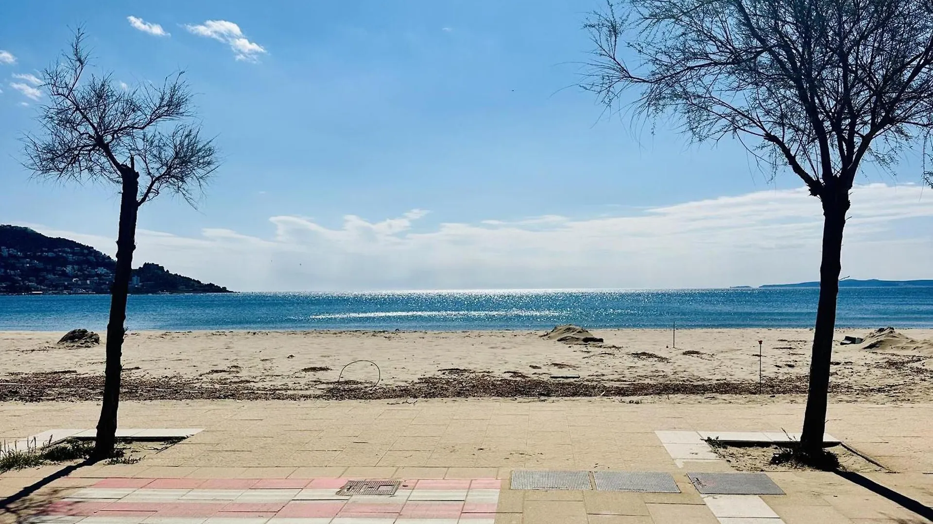 شقة 2112 Hort De Mar A 306, Vista Inmejorable, En 1ª Linea De Mar Y Frente A La Playa Mas Espaciosa De Roses. Edificio Tranquilo. Parking. - Es-258-37