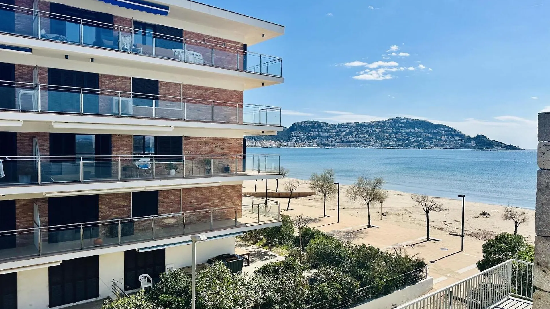 2112 Hort De Mar A 306, Vista Inmejorable, En 1ª Linea De Mar Y Frente A La Playa Mas Espaciosa De Roses. Edificio Tranquilo. Parking. - Es-258-37 شقة روساس