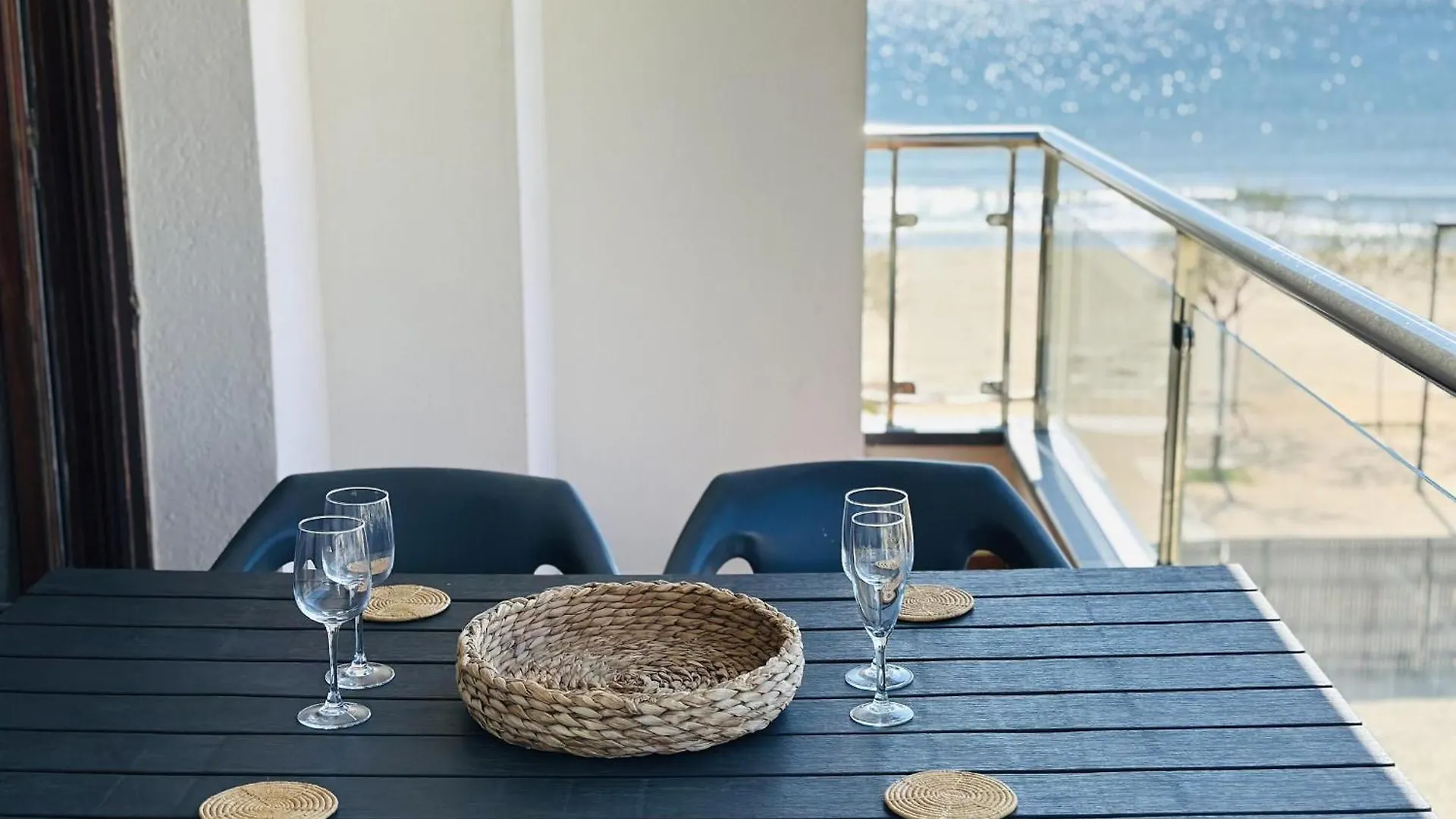 2112 Hort De Mar A 306, Vista Inmejorable, En 1ª Linea De Mar Y Frente A La Playa Mas Espaciosa De Roses. Edificio Tranquilo. Parking. - Es-258-37