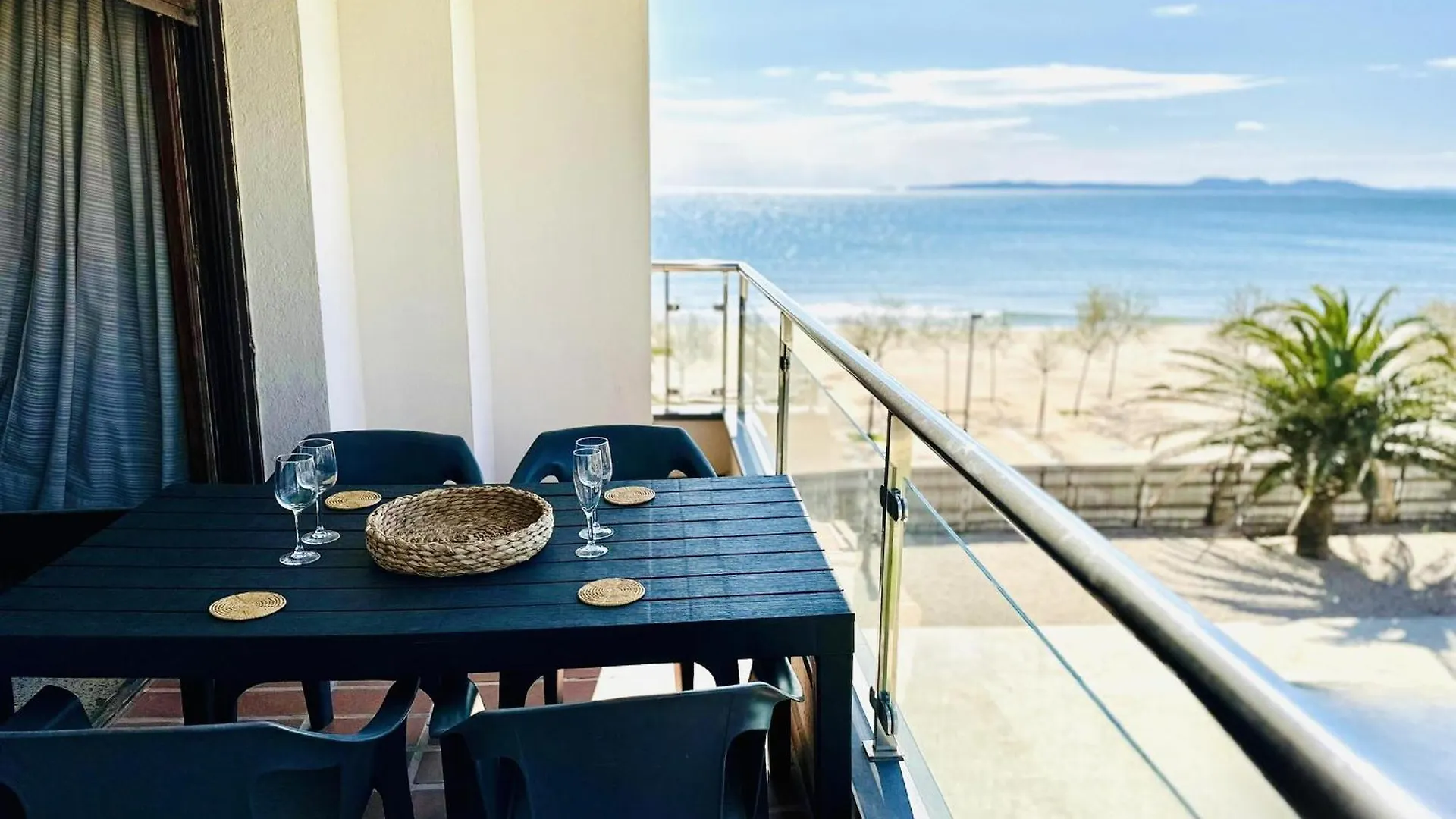 2112 Hort De Mar A 306, Vista Inmejorable, En 1ª Linea De Mar Y Frente A La Playa Mas Espaciosa De Roses. Edificio Tranquilo. Parking. - Es-258-37
